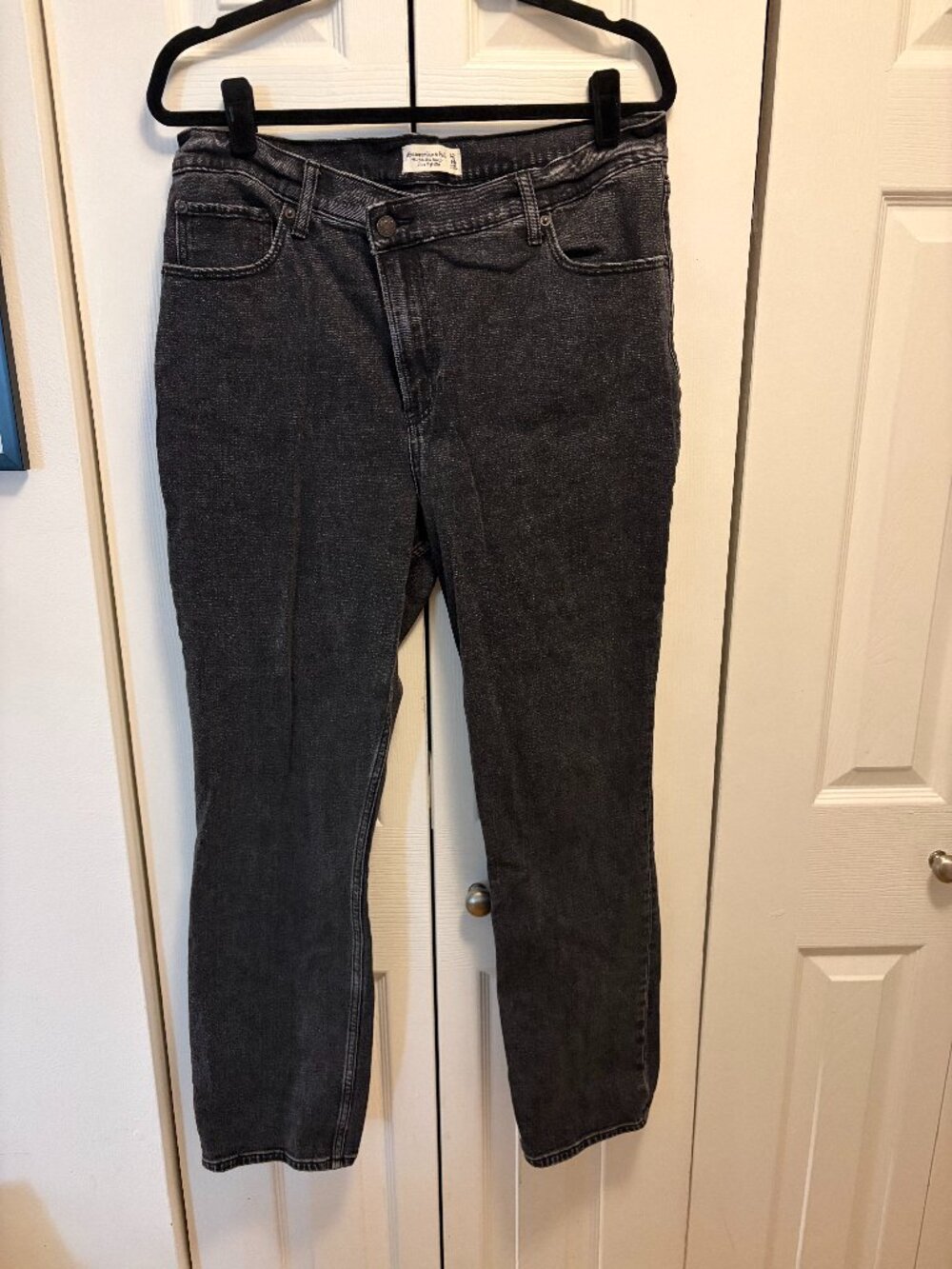 Abercrombie & Fitch ’90s Slim Straight Ultra High Rise Jeans — 14S